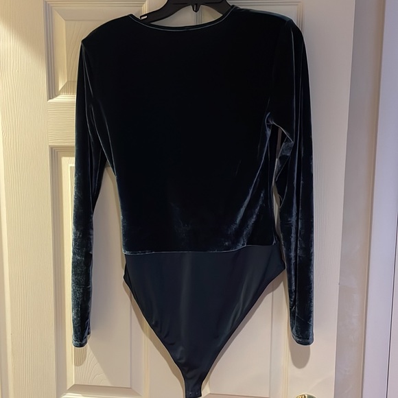 ZARA BLUE Crushed Velvet Shoulder Pad Bodysuit in size Large - Picture 7 of 7